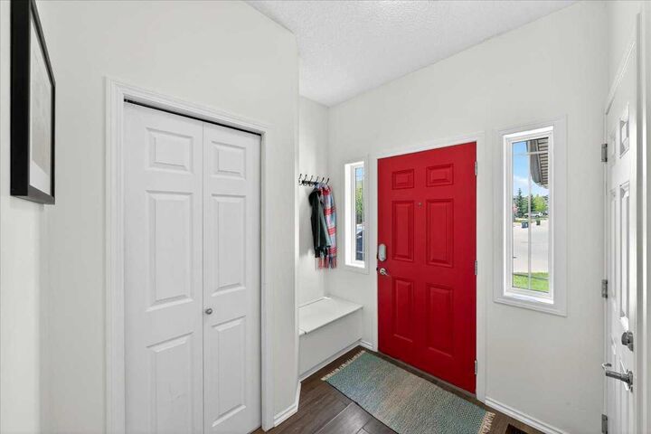 Property Photo:  194 Everoak Gardens SW  AB T2Y 0C6 
