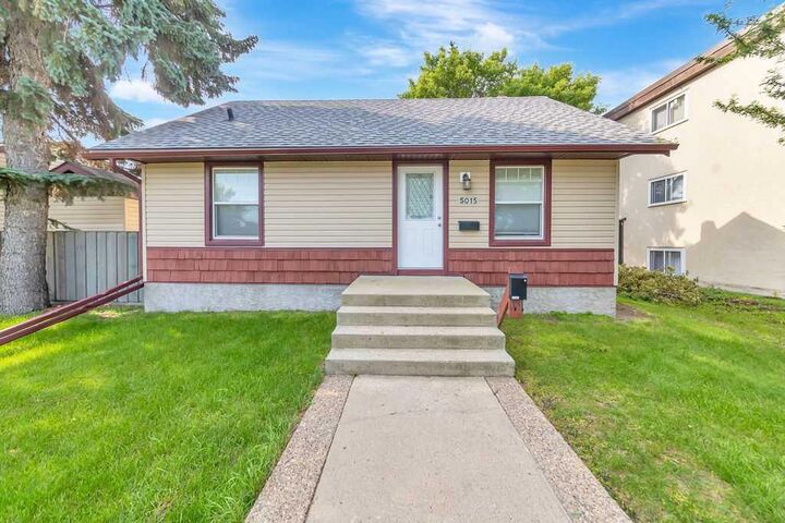 Property Photo: 5015 47 Street AB T9V 0E8