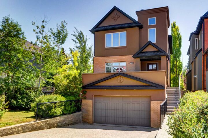 Property Photo: 51 Aspen Meadows Green SW AB T3H 5J9