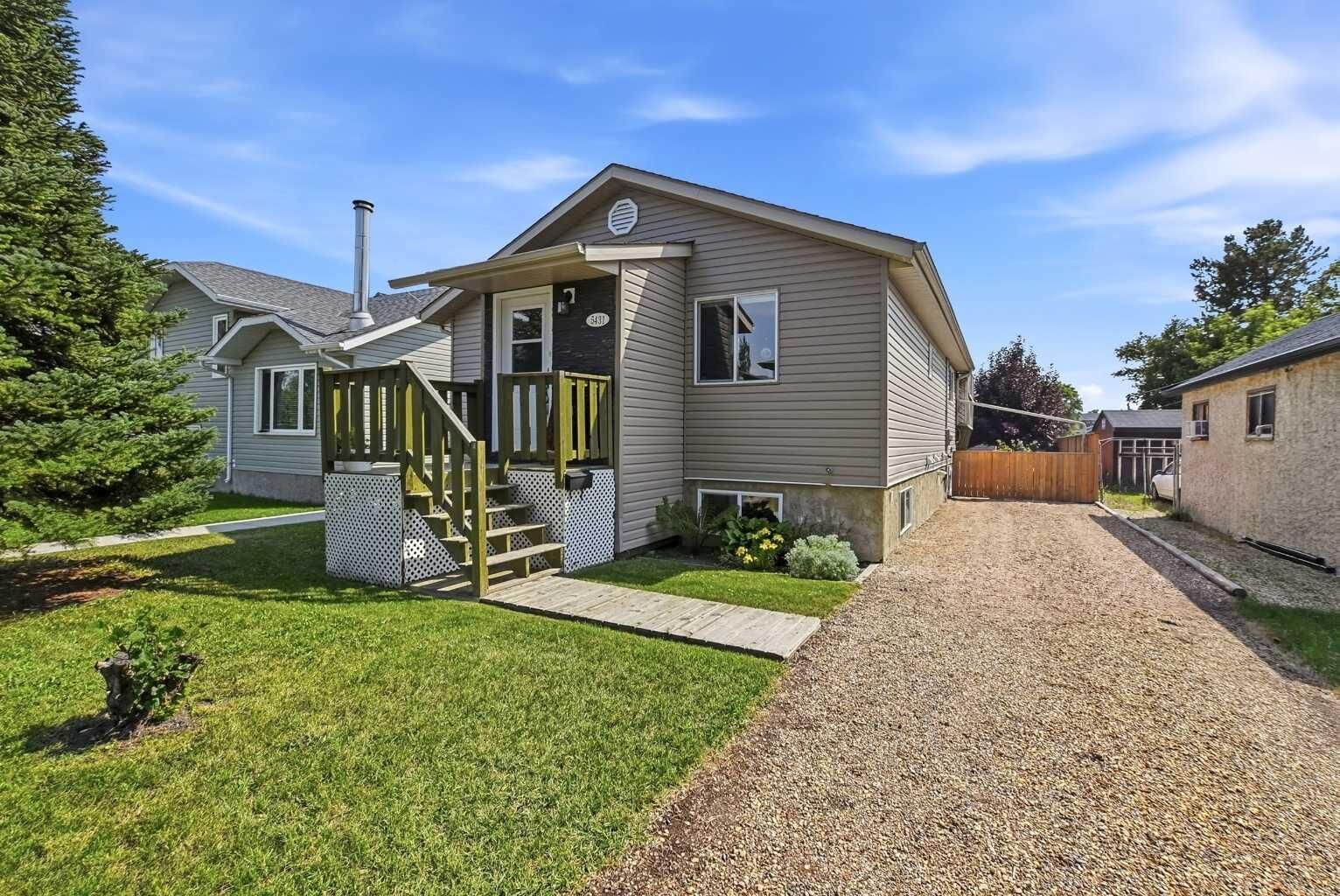 Property Photo: 5431 55 Avenue AB T4L 1M1