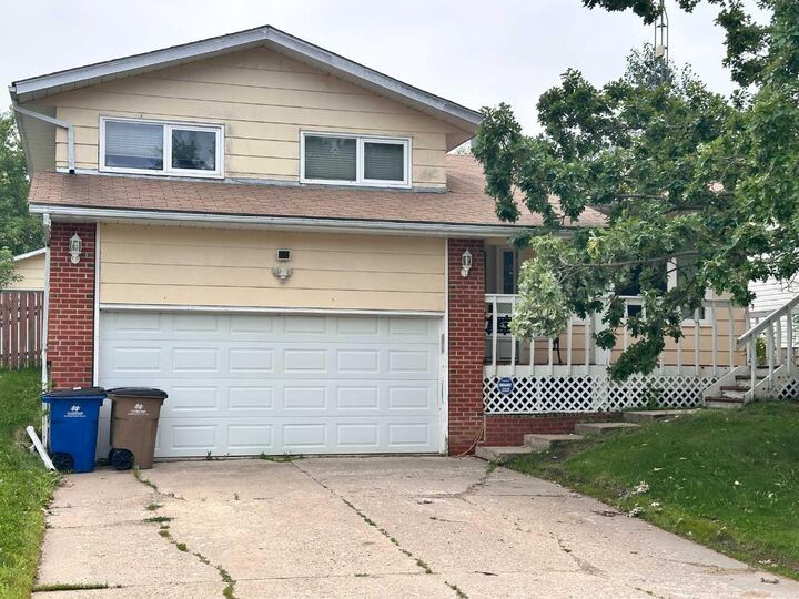 9111 97 Avenue — photo 1