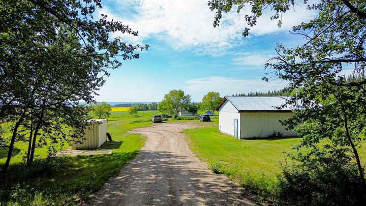 Property Photo: 5B 844071 Hwy 743 AB T8S 1S2