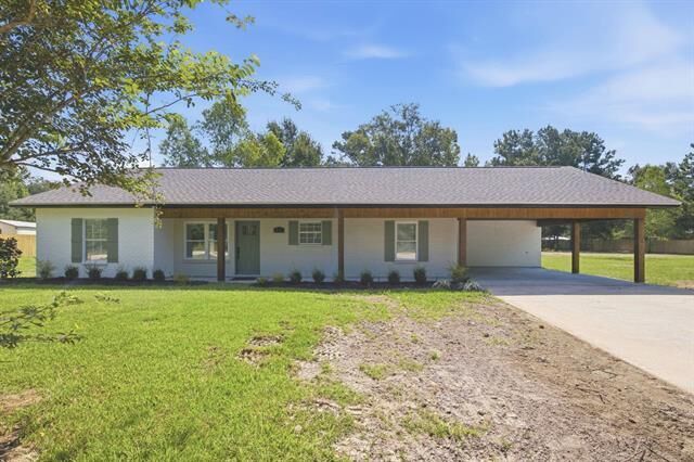 Property Photo:  121 Wildflower  LA 70652 