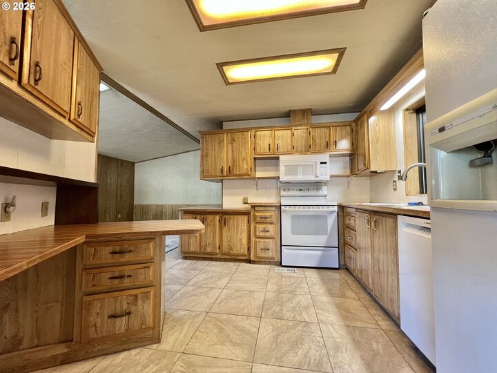 Property Photo: 16063 Driftwood Ln #8 OR 97415