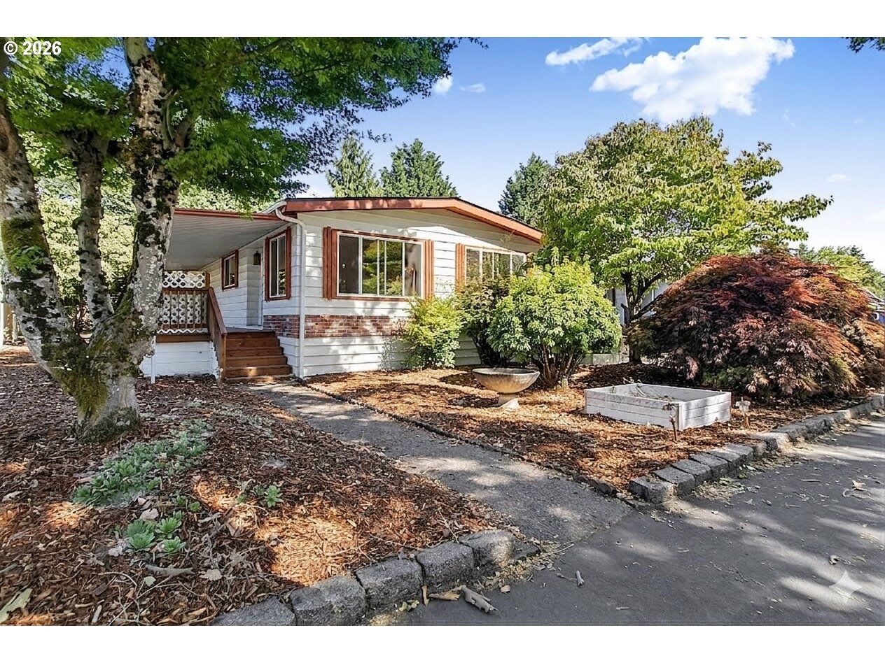 Property Photo:  4800 Barger Dr 10  OR 97402 