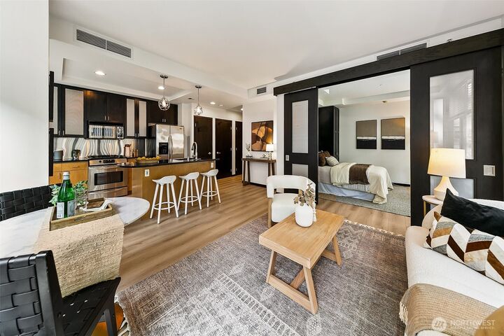 Property Photo:  2716  Elliott Avenue 605  WA 98121 