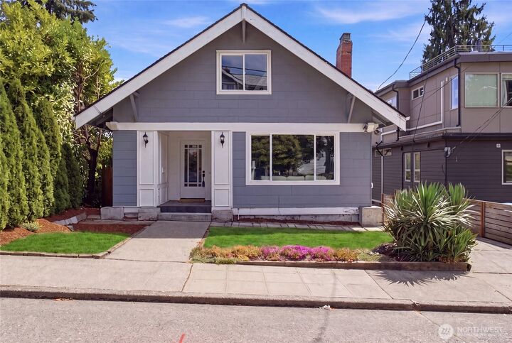 Property Photo:  4318  1st Avenue NE  WA 98105 