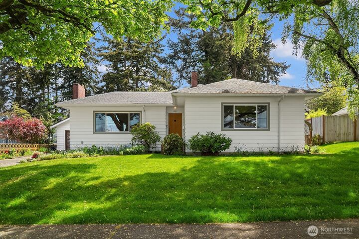 Property Photo:  1707  8th Street  WA 98221 