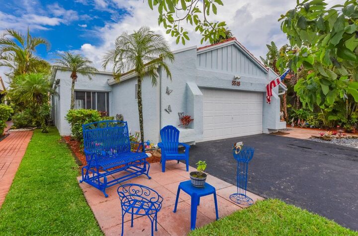 Property Photo:  5518 Ainsley Court  FL 33437 