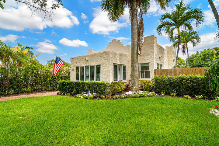 Property Photo: 813 Avon Road FL 33401
