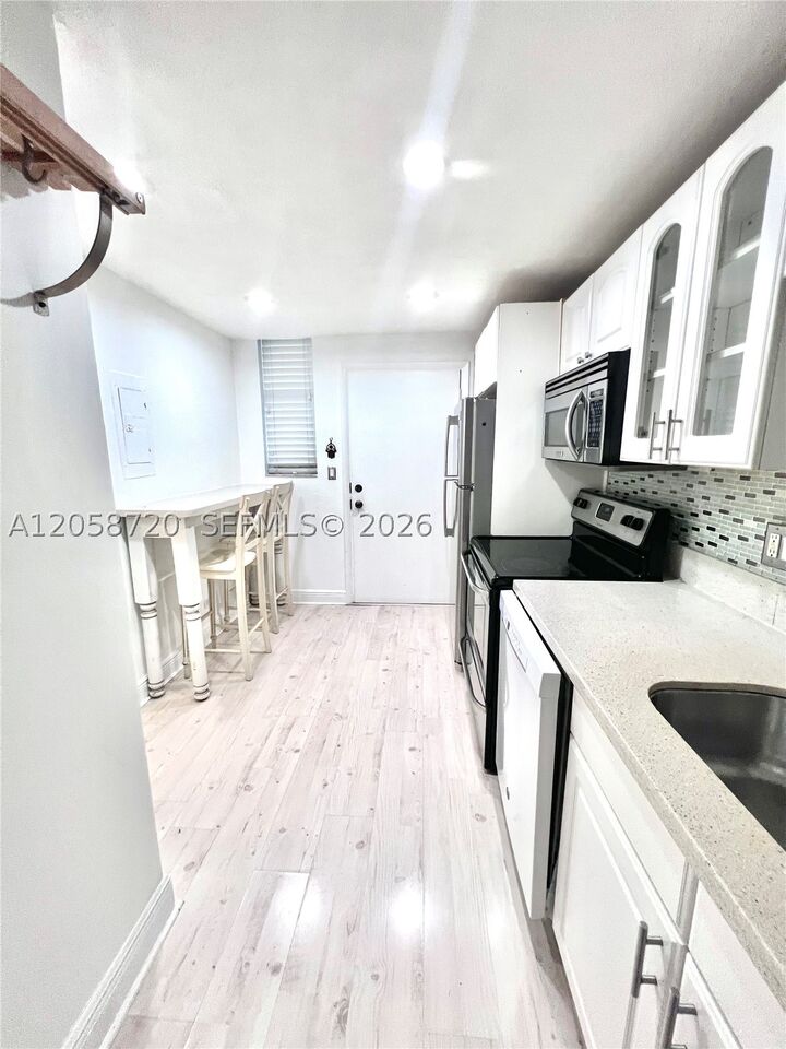 Property Photo: 3660 NE 166th St 405 FL 33160