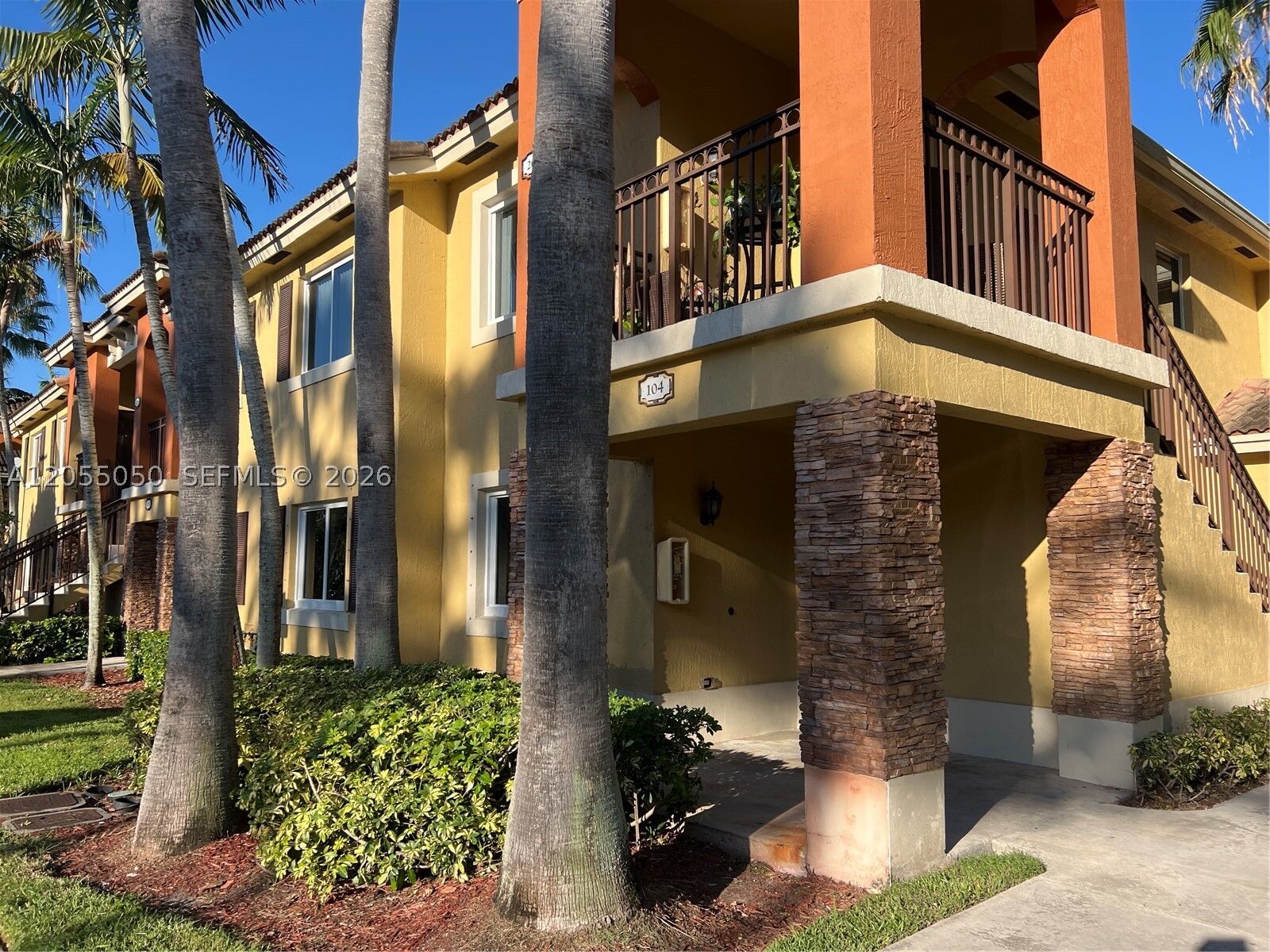 Property Photo: 985 NE 33rd Ter 104 FL 33033