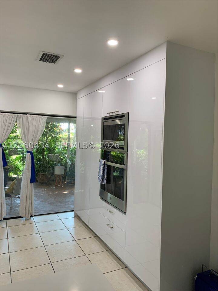 Property Photo:  13656 SW 117th Ln 13656  FL 33186 