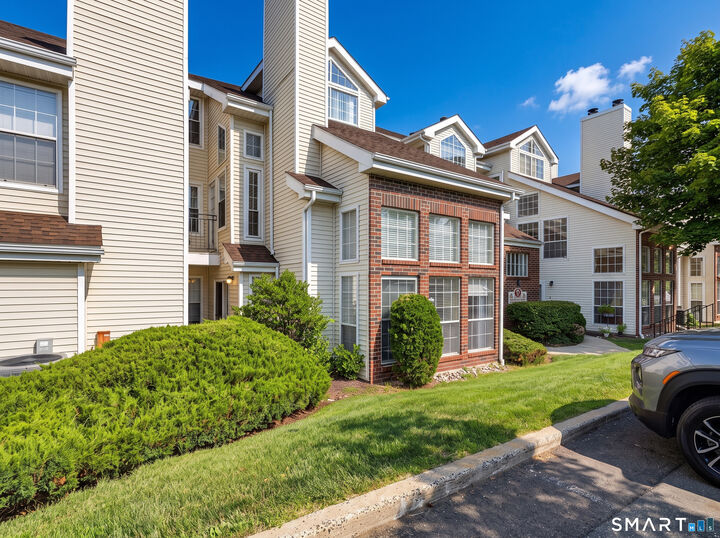 Property Photo:  84 Carriage Crossing Lane 84  CT 06457 