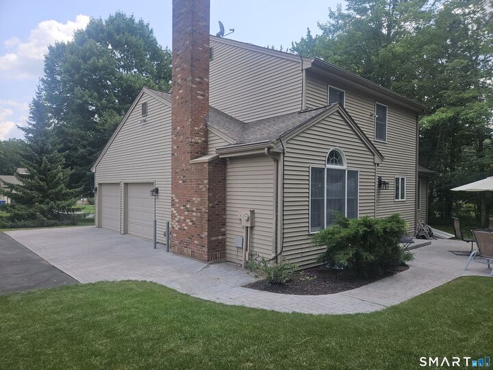 Property Photo:  9 Woodberry Hill Drive  CT 06489 