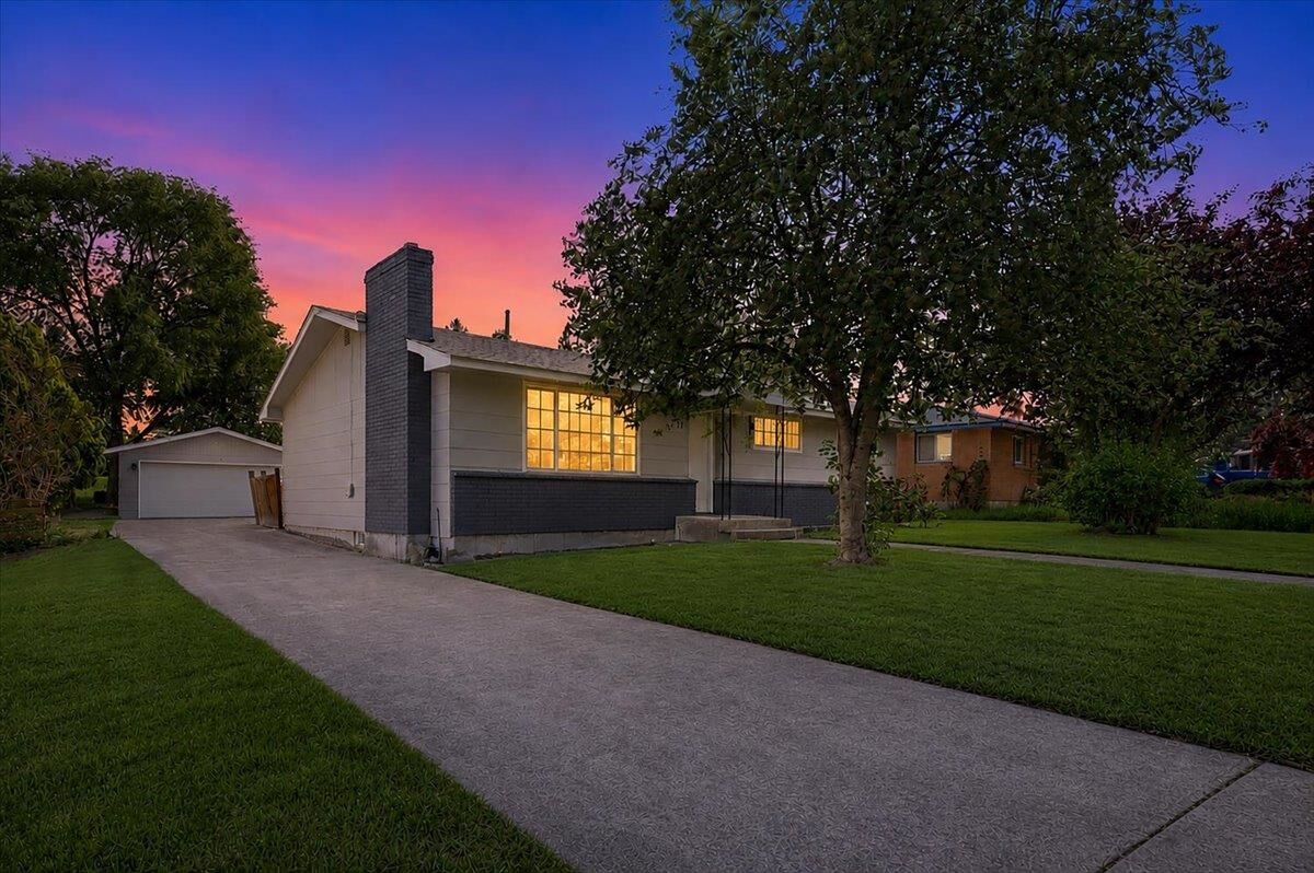 Property Photo:  724 W Carolina Way  WA 99208 