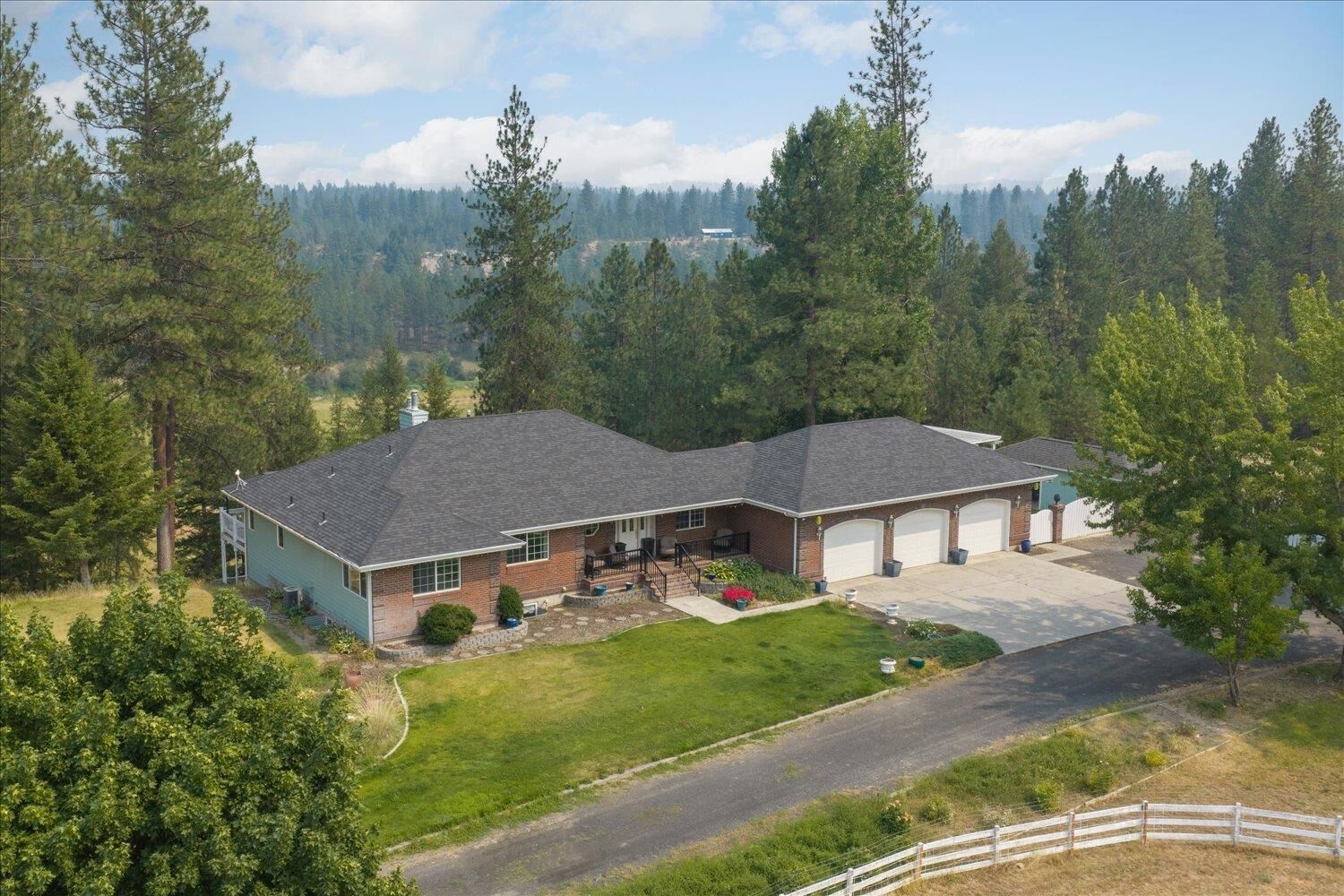 Property Photo:  29414 N Selkirk View Dr  WA 99003 