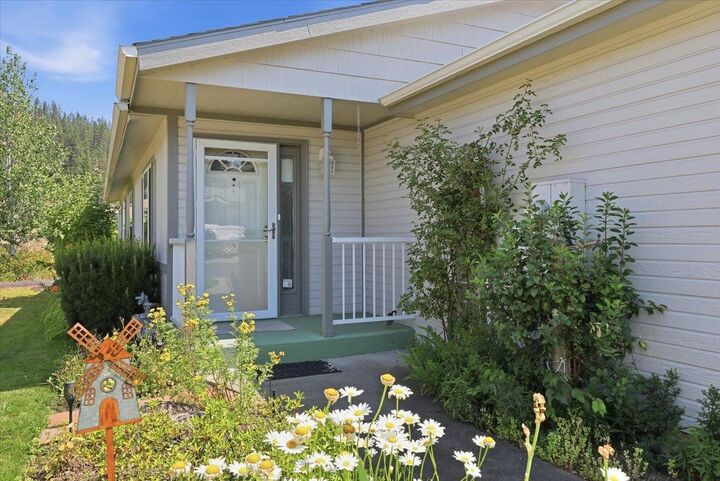 Property Photo: 4302 S Sunny Creek Cir WA 99224