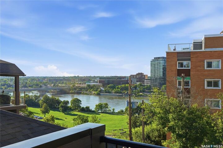 Property Photo:  317 11th Street E  SK S7N 0E5 