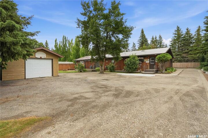 Property Photo:  4 Pine Street  SK S0G 2Y0 