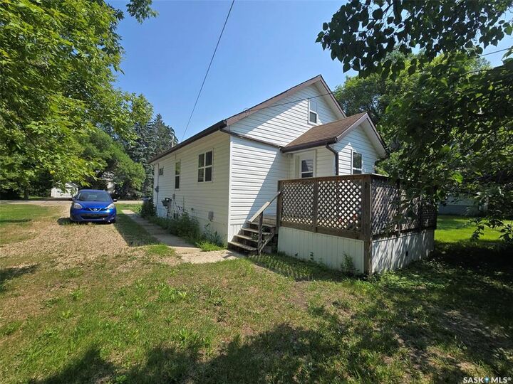 Property Photo:  910 Pacific Street  SK S0G 2B0 