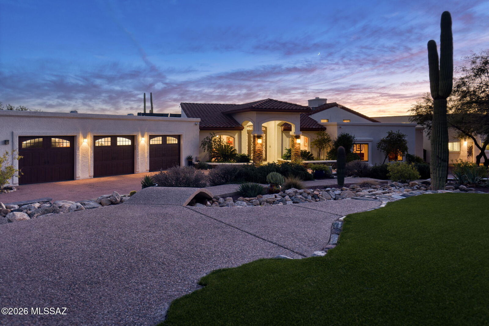 Property Photo:  5300 N Avenida De La Colina  AZ 85749 