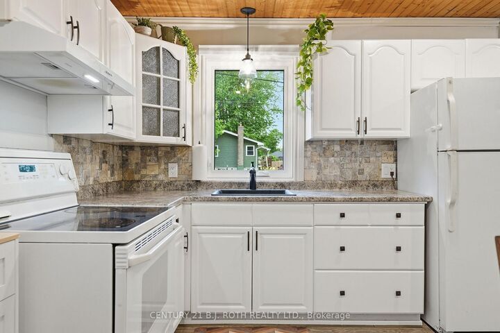 Property Photo:  3408 Coronation Avenue  ON L0K 1G0 
