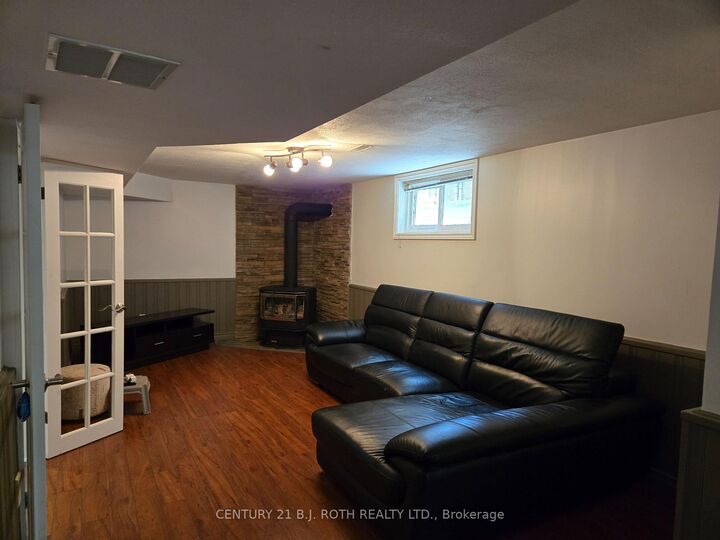 Property Photo:  105 Chieftain Crescent Bachelor  ON L4N 6J2 
