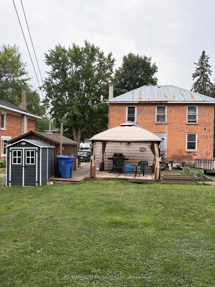1064 Howick Street — photo 1