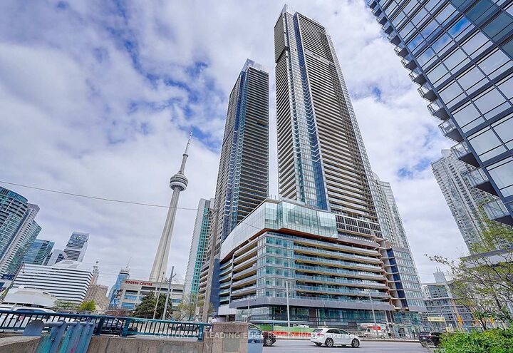 Property Photo: 1 Concord City Place Way 4202 ON M5V 0X3