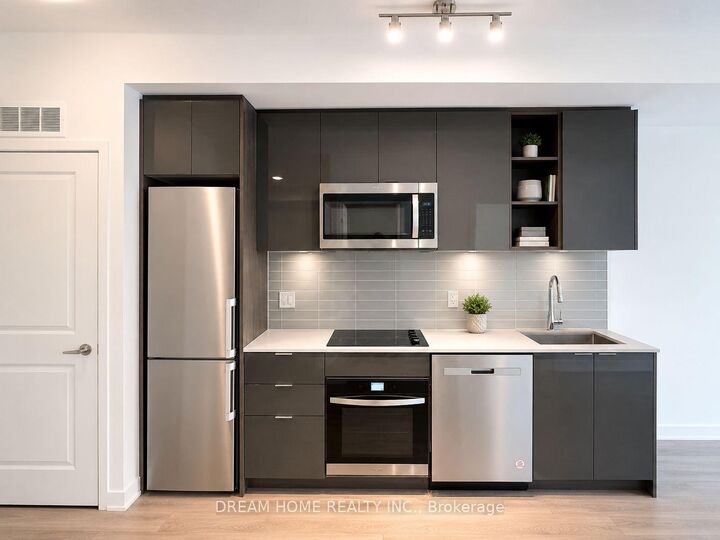 Property Photo:  543 Richmond Street W 1424  ON M5V 0W9 