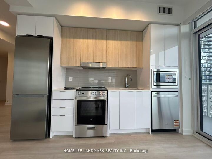 Property Photo: 5105 Hurontario Street 708 ON L4Z 3X7