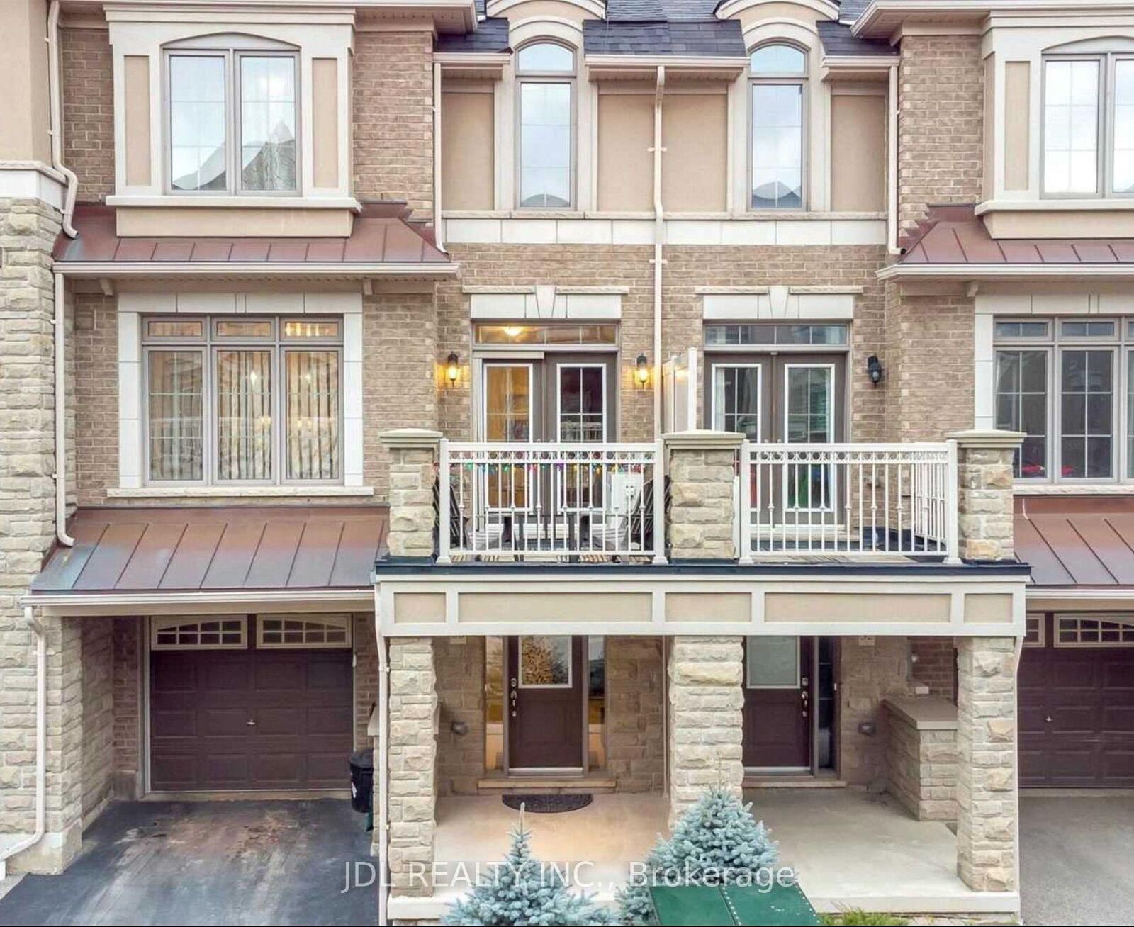 Property Photo:  2435 Greenwich Drive 33  ON L6M 0S4 