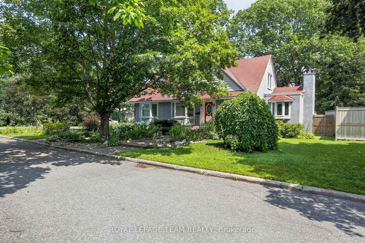 Property Photo: 961 Kingsmere Avenue ON K2A 3K3