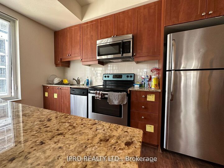 Property Photo: 385 Prince Of Wales Drive 423 ON L5B 0C6