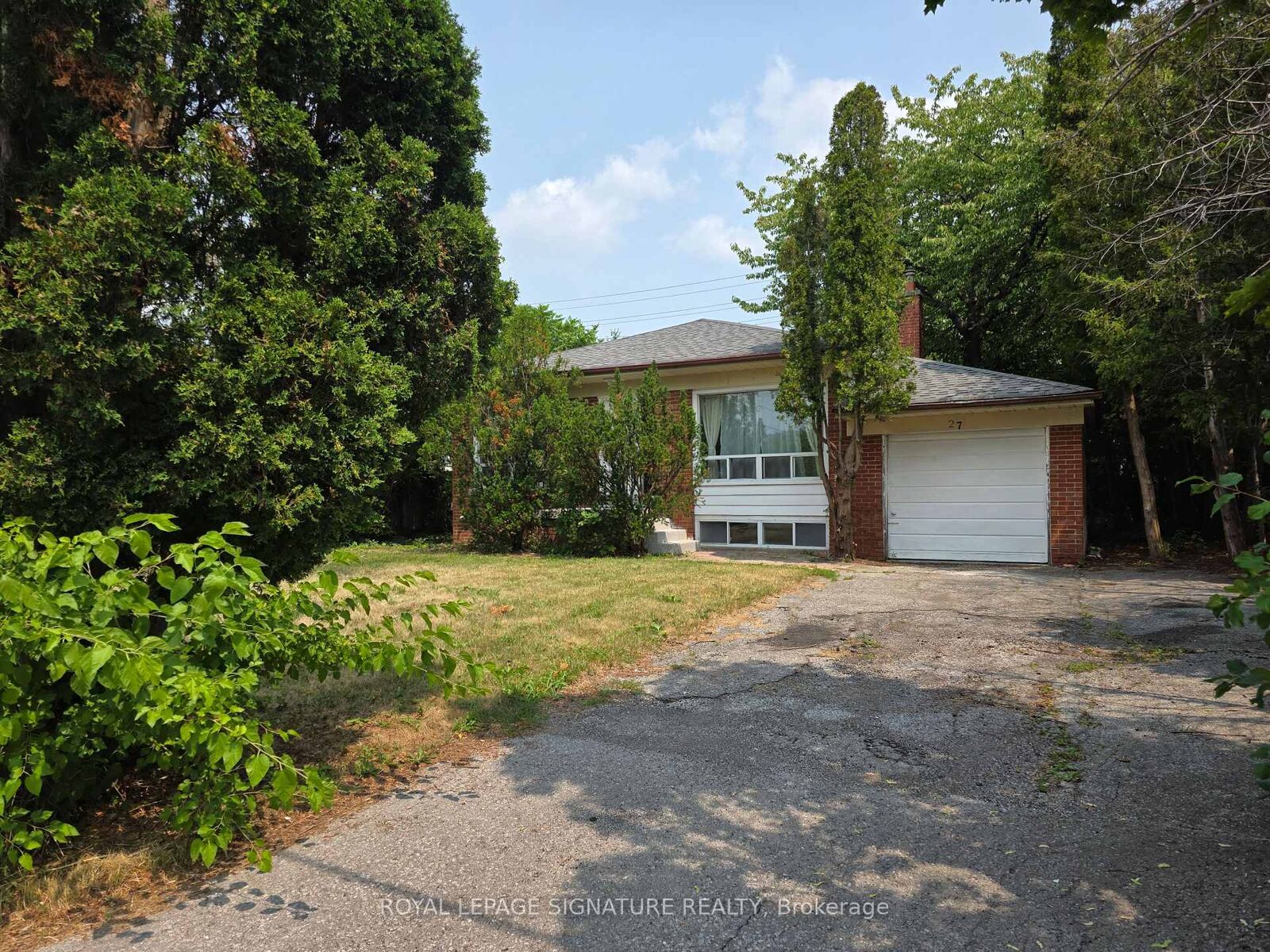Property Photo:  27 Maralim Road Main  ON L4C 2K6 