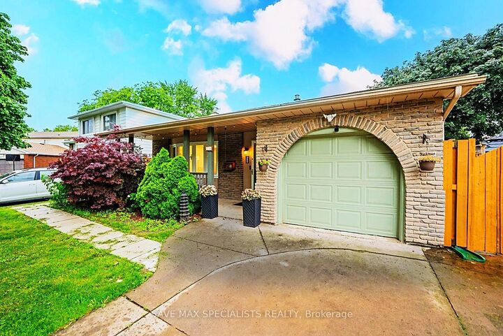 Property Photo: 26 Fairington Crescent ON L2N 5W3