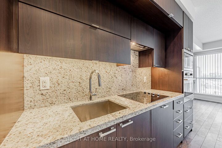 Property Photo:  120 Harrison Garden Blvd Boulevard 521  ON M2N 0C2 
