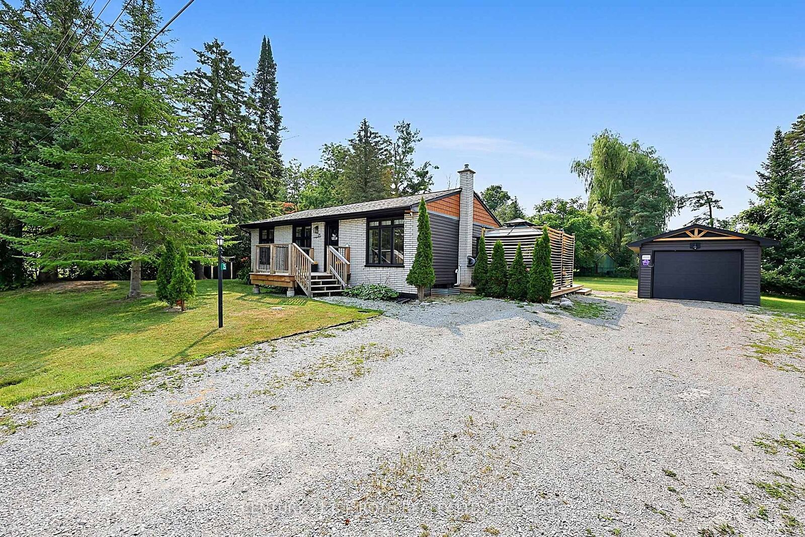 Property Photo: 25 Glengrove Avenue ON L3V 0J9