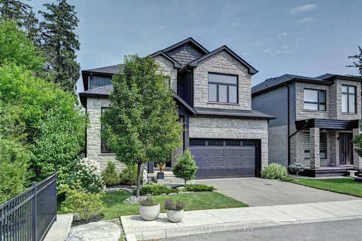 Property Photo: 450 Bridgeport Road 8 ON N2K 1N7