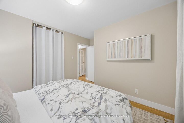 Property Photo:  861 Boxworth Place  ON L1W 2K9 