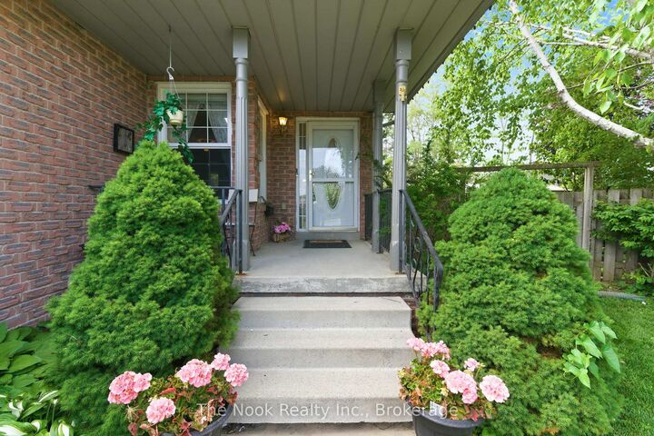 Property Photo:  14 Curtis Court  ON L1A 4H5 