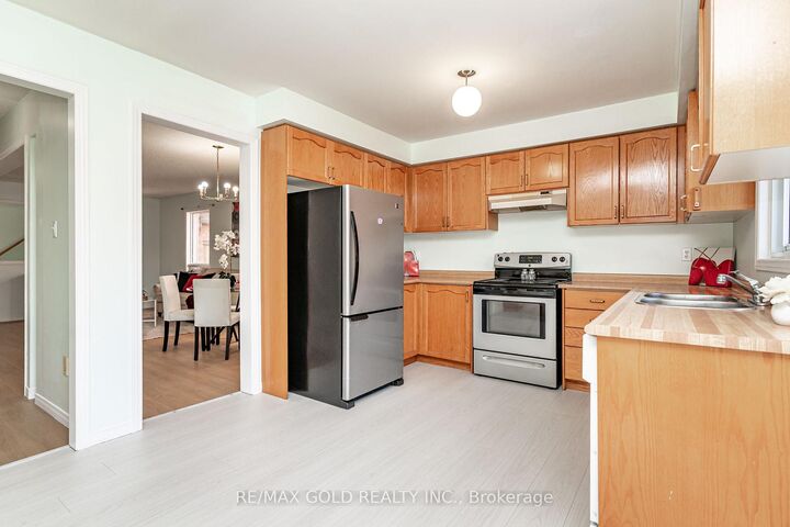 Property Photo: 98 Sahara Trail ON L6R 1P4