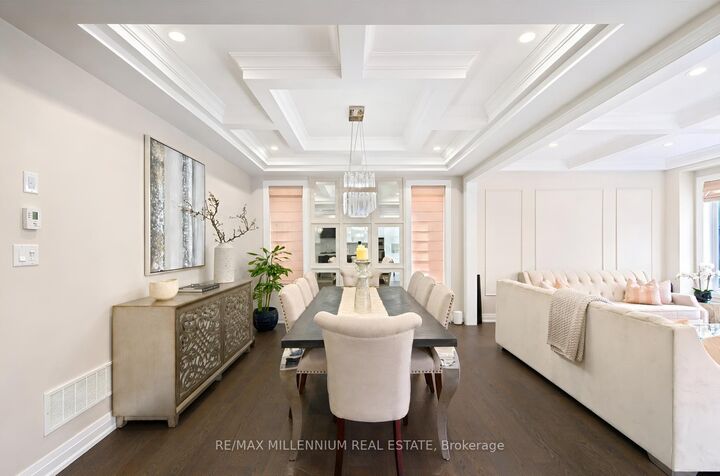 18 Boone Crescent — photo 1