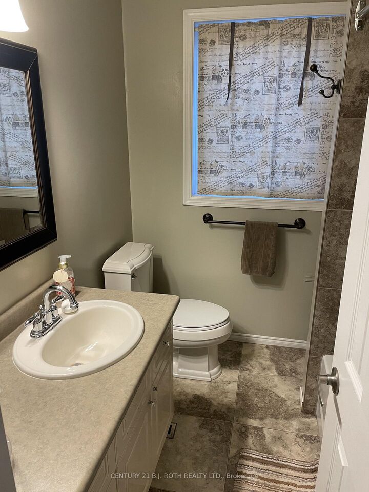 Property Photo:  105 Chieftain Crescent Bedroom #3  ON L4N 6J2 