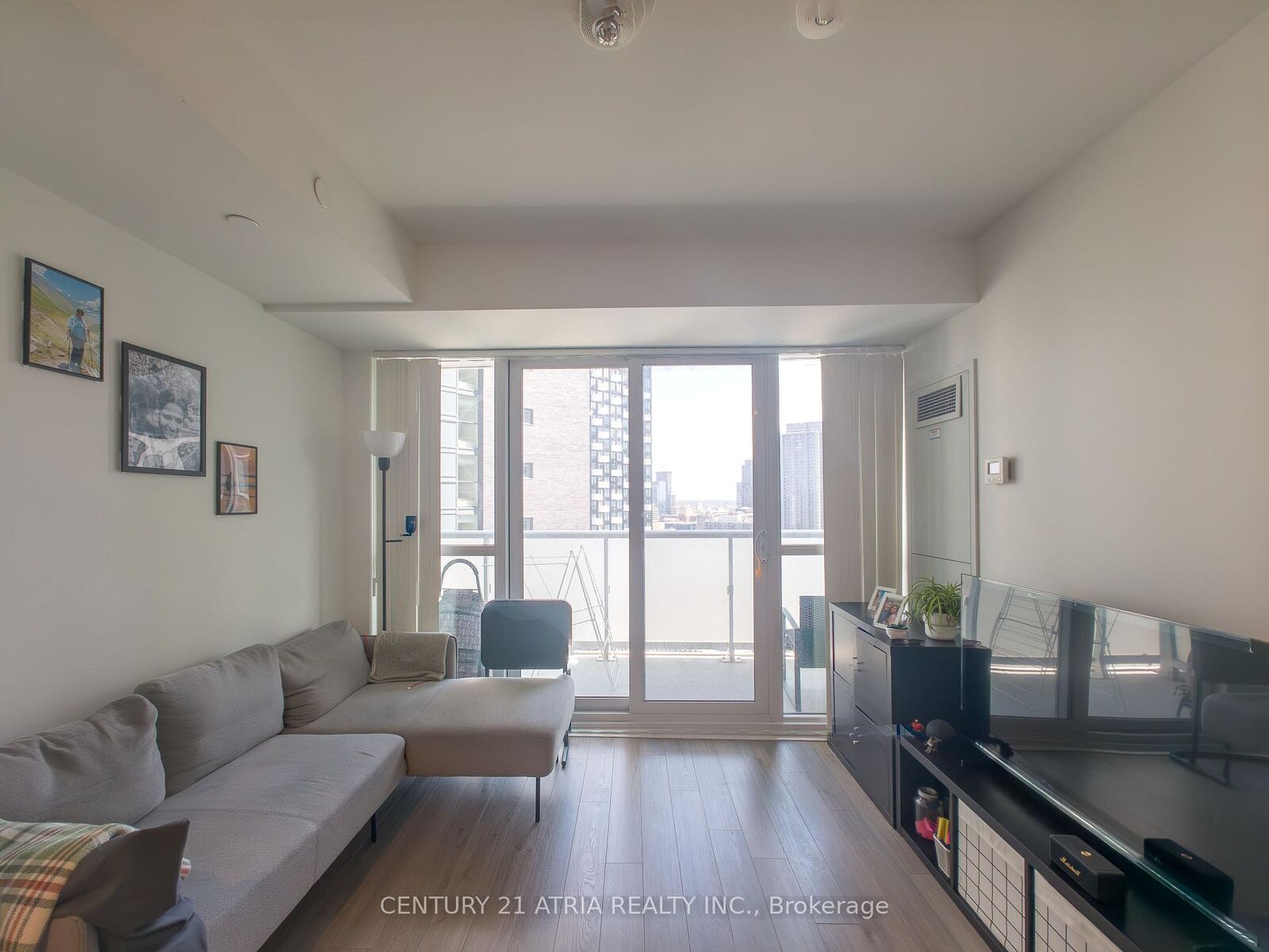 Property Photo:  77 Mutual Street 2403  ON M5B 0B9 