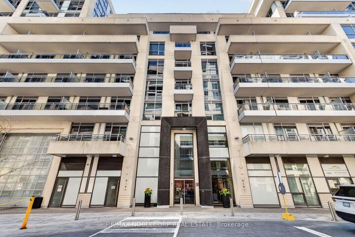 Property Photo: 9199 Yonge Street N 102se ON L4C 1H7