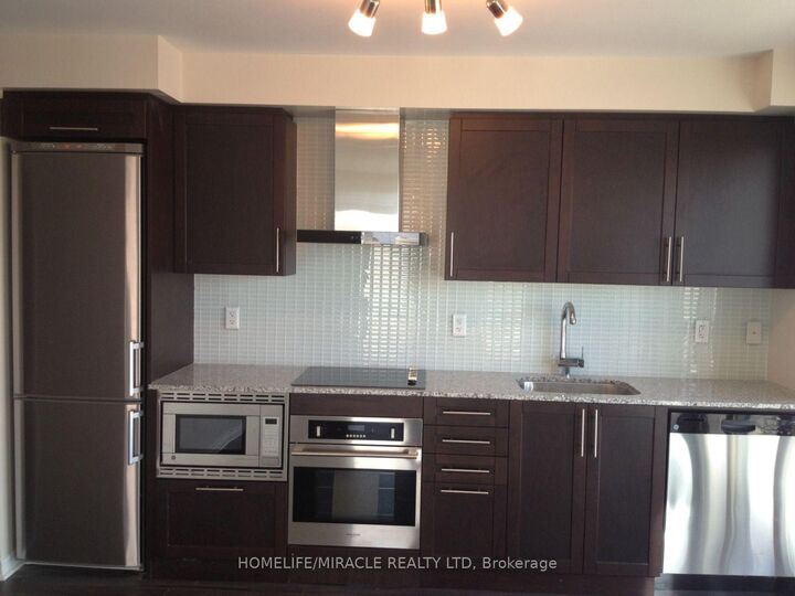 Property Photo:  352 Front St West N/A 709  ON M5V 0K3 