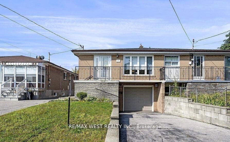 Property Photo:  136 Duncanwoods Drive  ON M9L 2E1 