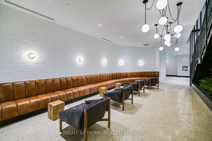 Property Photo:  2946 Dundas Street West Street W 408  ON M6P 1Y8 